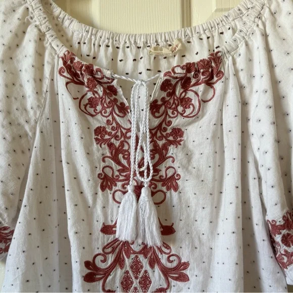 Anthropologie Solitaire White Boho Peasant Top with Rose Embroidery - Picture 8 of 10